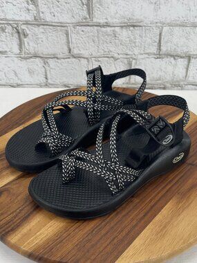 Chaco ZX/2 Classic Womens 8 Dual Black White Adjustable Straps Toe Ring Sandals